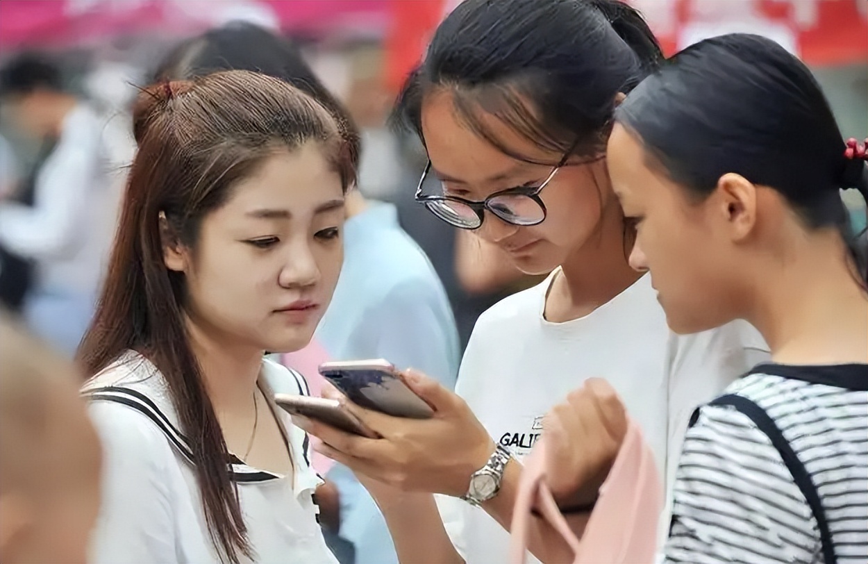 会计学女生多吗(会计学适不适合女生)