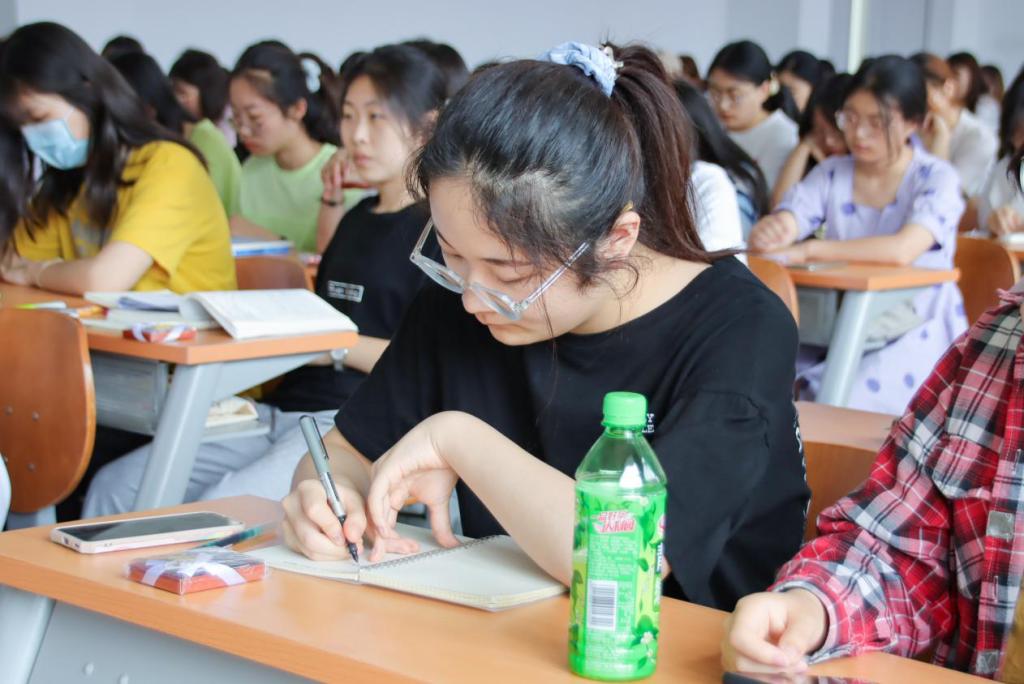 会计学女生怎么样(会计学女生怎么样啊)